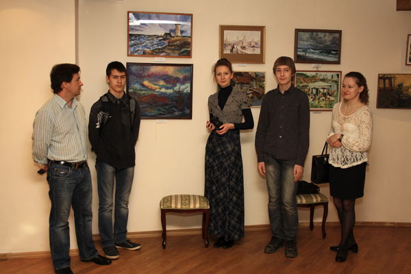 Участники выставки из студии Рисуем. Фото - Светлана Фонфрович.