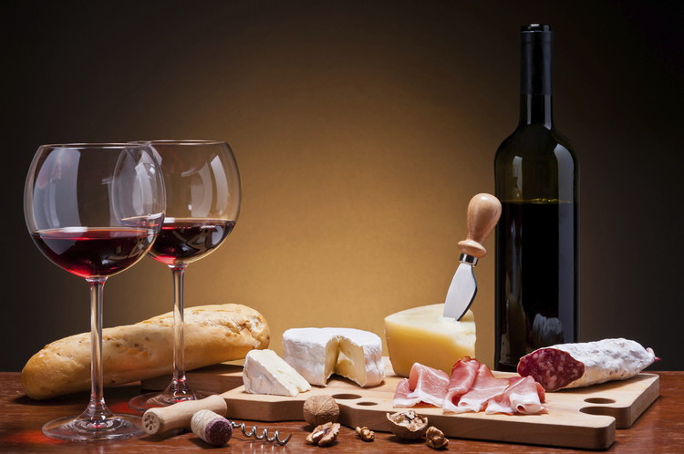 Вино и мясо сыр