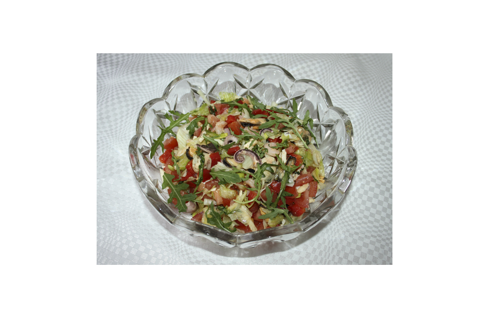 Зеленый салат с морепродуктами